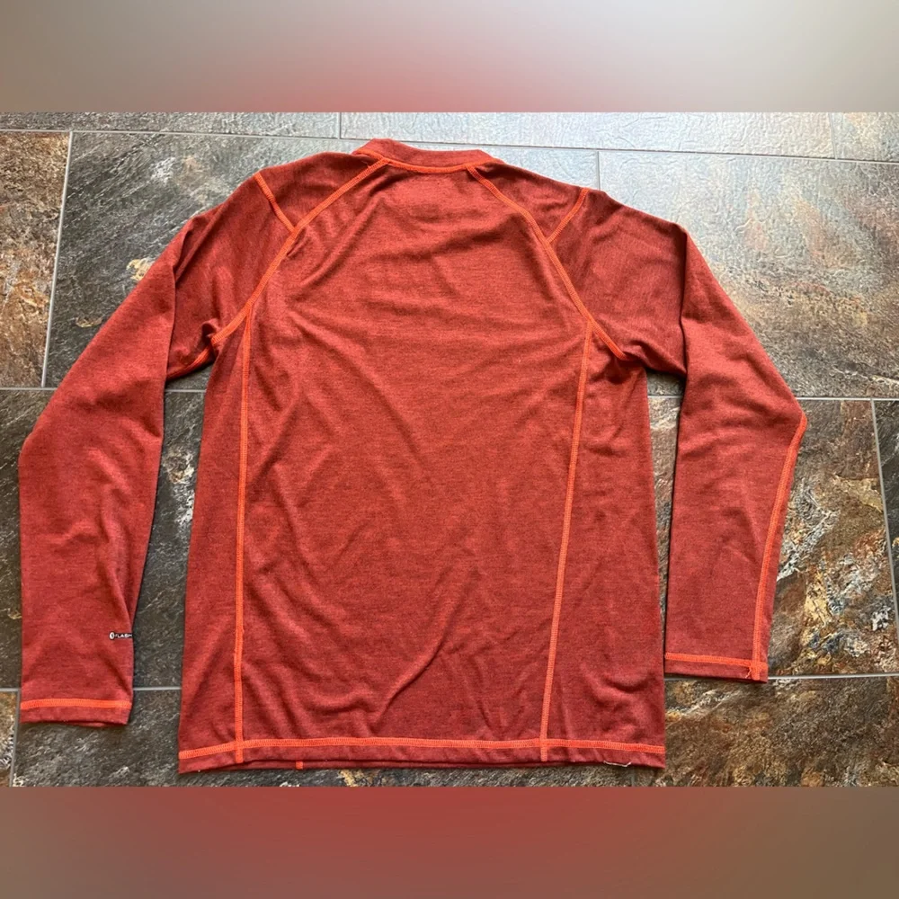 Men’s The North Face crew long sleeve pull over flash dry burnt orange. Medium